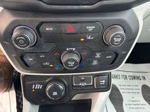 Used 2022 Jeep Renegade Limited AWD/4WD image 17