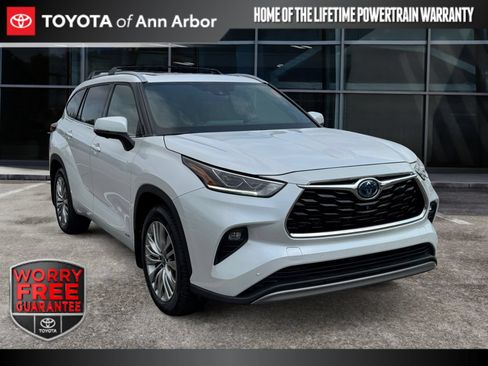 Used 2023 Toyota Highlander Platinum AWD/4WD image 1