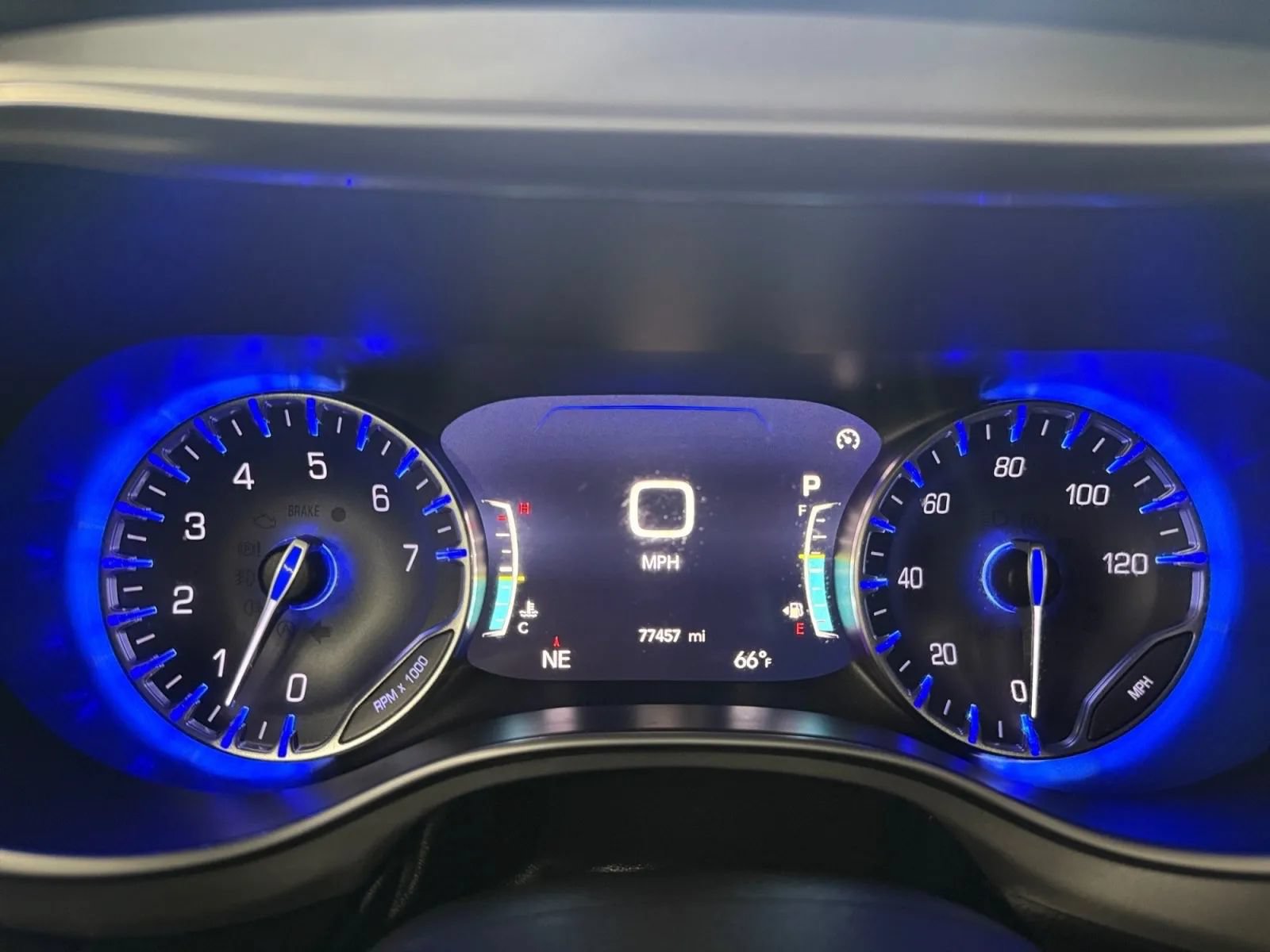 Used 2018 Chrysler Pacifica Touring-L Plus w/ Advanced Safetytec Group FWD image 11