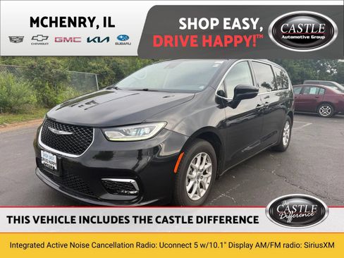 Used 2023 Chrysler Pacifica Touring-L FWD image 1