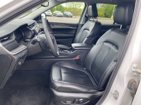 Used 2023 Jeep Grand Cherokee Limited AWD/4WD image 16