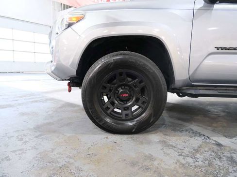 Used 2020 Toyota Tacoma TRD Sport image 5