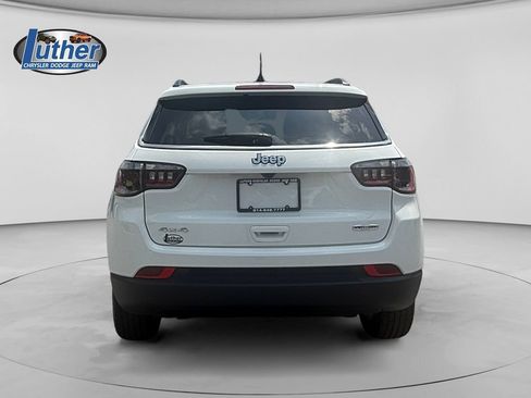 Used 2025 Jeep Compass Latitude AWD/4WD image 4