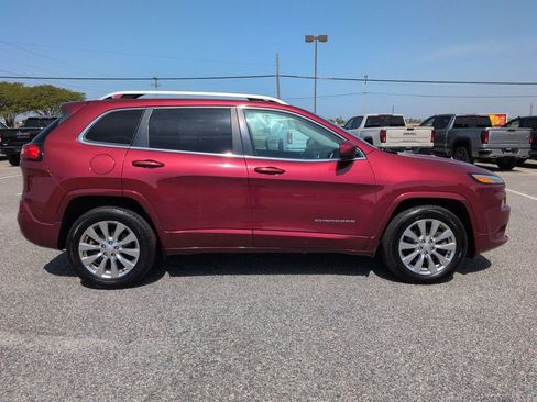 Used 2017 Jeep Cherokee Overland w/ Technology Group AWD/4WD image 3
