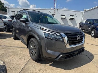 New 2025 Nissan Pathfinder SV