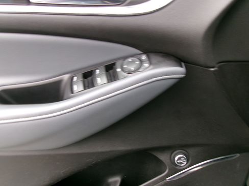 Used 2019 Buick Enclave Essence w/ LPO, Luxury Package image 15