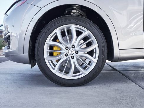 Used 2022 Maserati Levante GT image 3