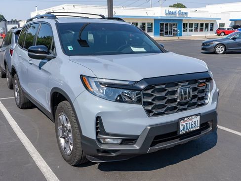 Used 2023 Honda Passport TrailSport image 3