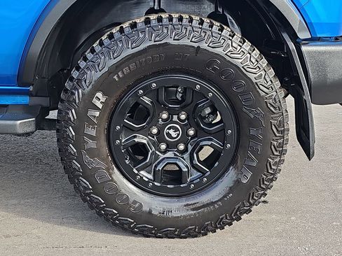 Used 2023 Ford Bronco Wildtrak image 37