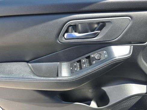 Used 2024 Nissan Rogue SV FWD image 14