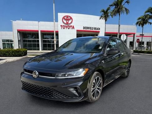 Used 2025 Volkswagen Jetta Sport FWD image 3