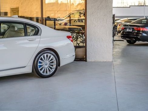 Used 2018 BMW 740i image 61