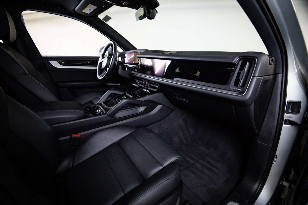 Certified 2026 Porsche Cayenne AWD/4WD image 28