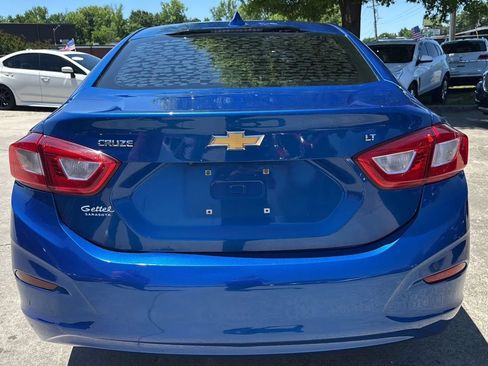 Used 2018 Chevrolet Cruze LT FWD image 4
