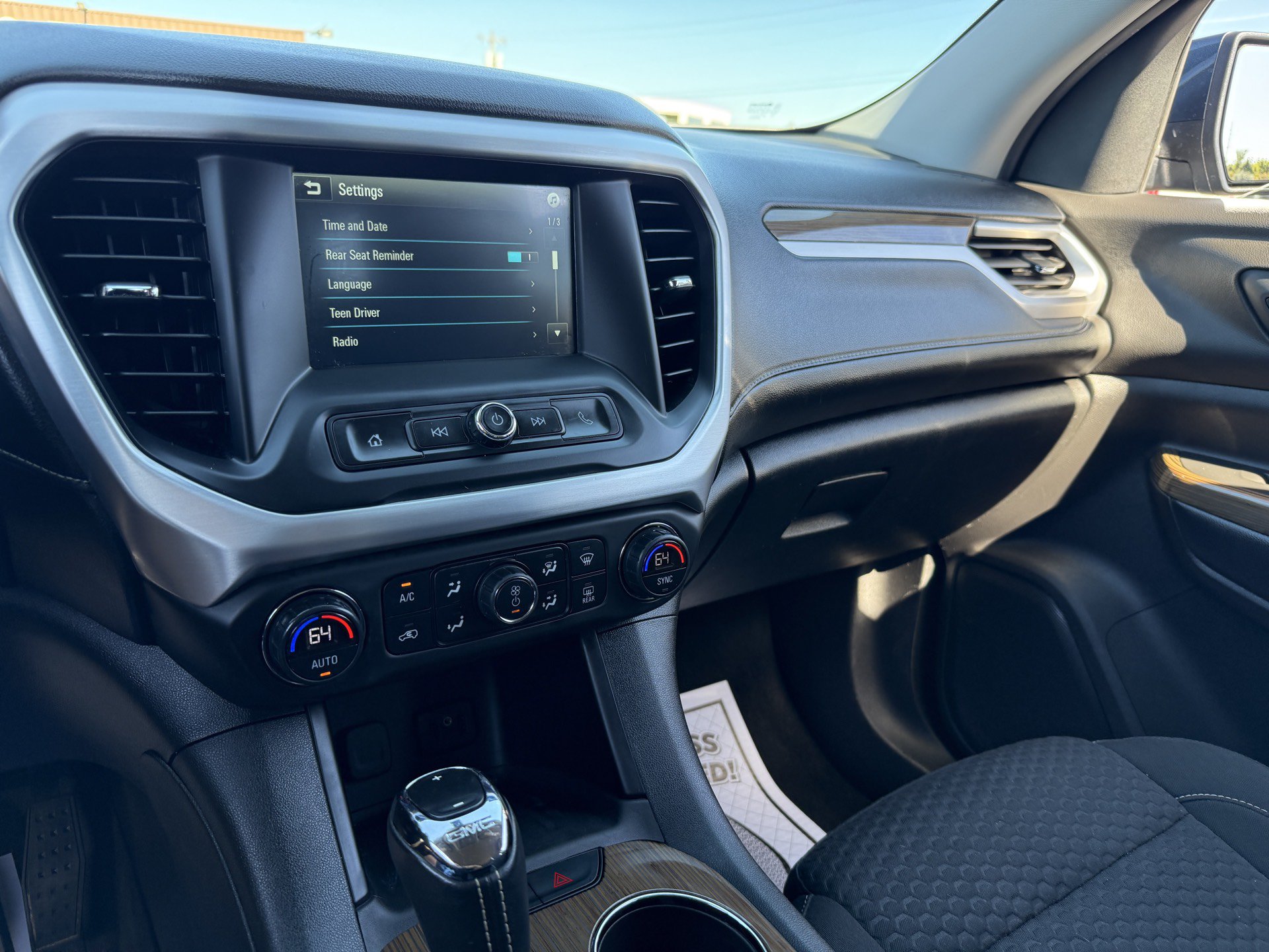 Used 2019 GMC Acadia SLE w/ LPO, Black Accent Package FWD image 11