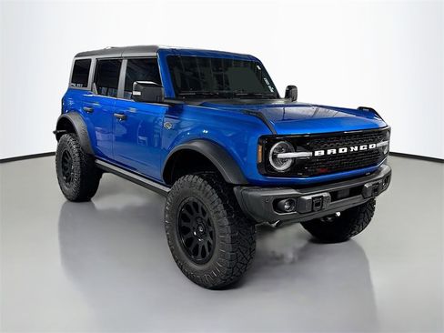 Used 2023 Ford Bronco Wildtrak image 3