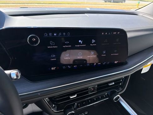 New 2026 Chevrolet Suburban Premier RWD image 32