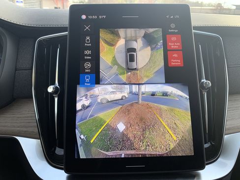 Used 2025 Volvo XC90 B6 Plus image 25