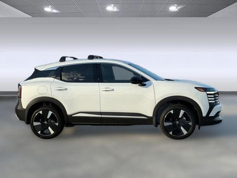 Used 2026 Nissan Kicks SR FWD image 11