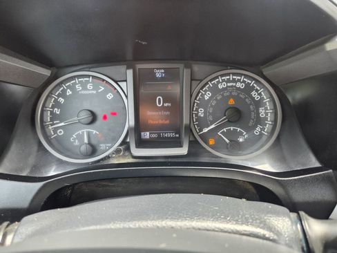 Used 2018 Toyota Tacoma TRD Off-Road w/ Technology Package AWD/4WD image 16