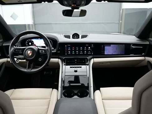 Certified 2025 Porsche Panamera 4 AWD/4WD image 19