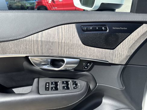 Used 2023 Volvo XC90 T8 Ultimate image 23