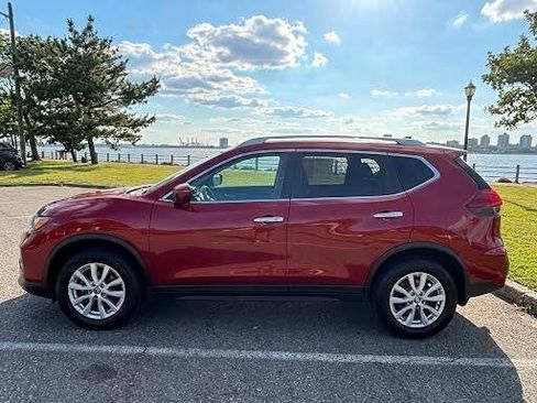 Used 2018 Nissan Rogue SV w/ Premium Package AWD/4WD image 8