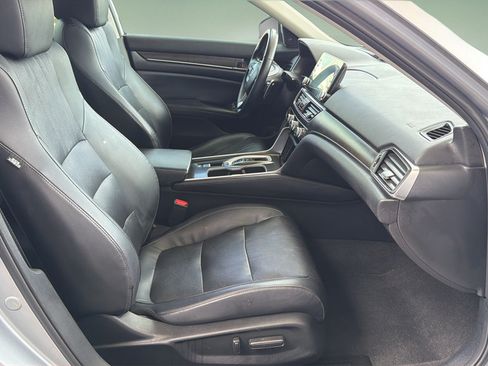 Used 2018 Honda Accord Touring image 9
