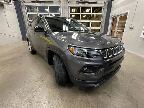 Used 2022 Jeep Compass Latitude image 7
