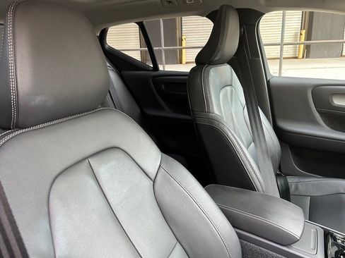 Certified 2025 Volvo XC40 B5 Plus image 22