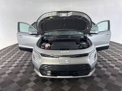Used 2023 Kia Niro Wind w/ Wind Preserve Package FWD image 12