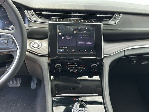 Used 2024 Jeep Grand Cherokee L Laredo w/ Trailer Tow Package image 21