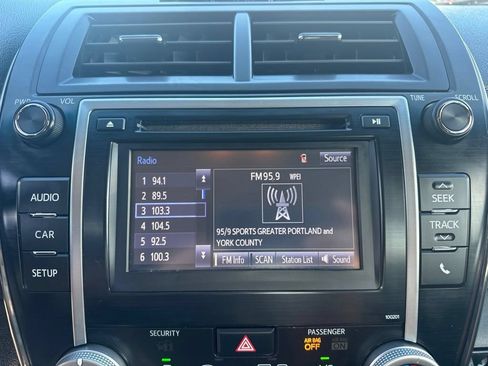 Used 2014 Toyota Camry SE w/ Moonroof Package FWD image 23