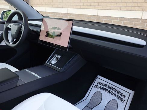 Used 2026 Tesla Model Y 2WD image 30