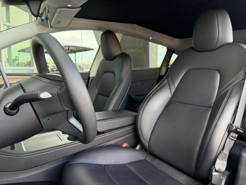 Used 2024 Tesla Model Y 2WD image 32