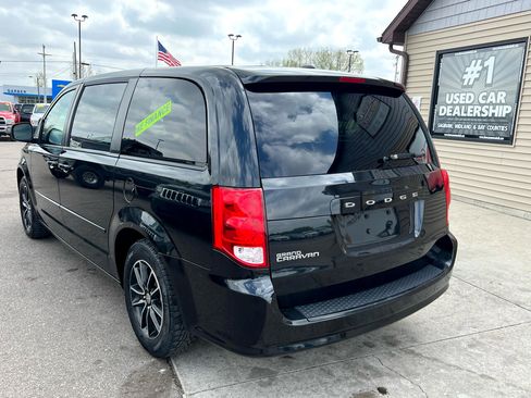 Used 2017 Dodge Grand Caravan SE image 7