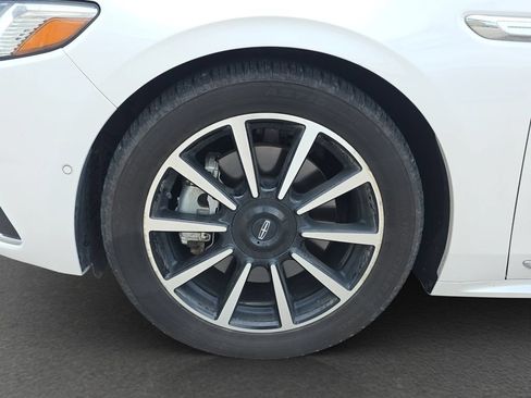 Used 2017 Lincoln Continental Reserve w/ Technology Package AWD/4WD image 4