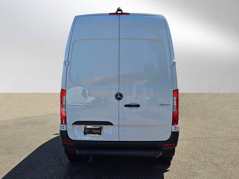 Used 2025 Mercedes-Benz Sprinter 2500 image 6