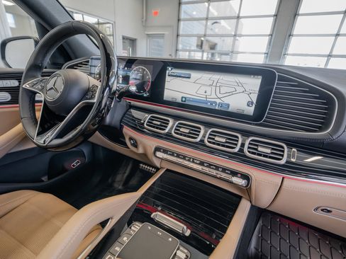 New 2026 Mercedes-Benz GLS 580 4MATIC image 19