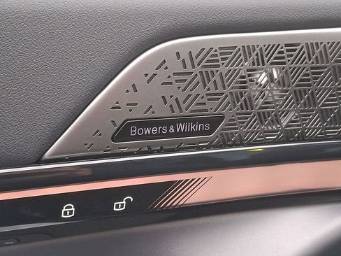 Used 2025 BMW i5 xDrive40 w/ Executive Package image 17