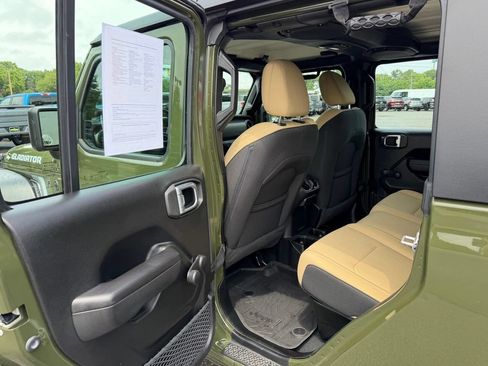 Used 2023 Jeep Gladiator Sport AWD/4WD image 14