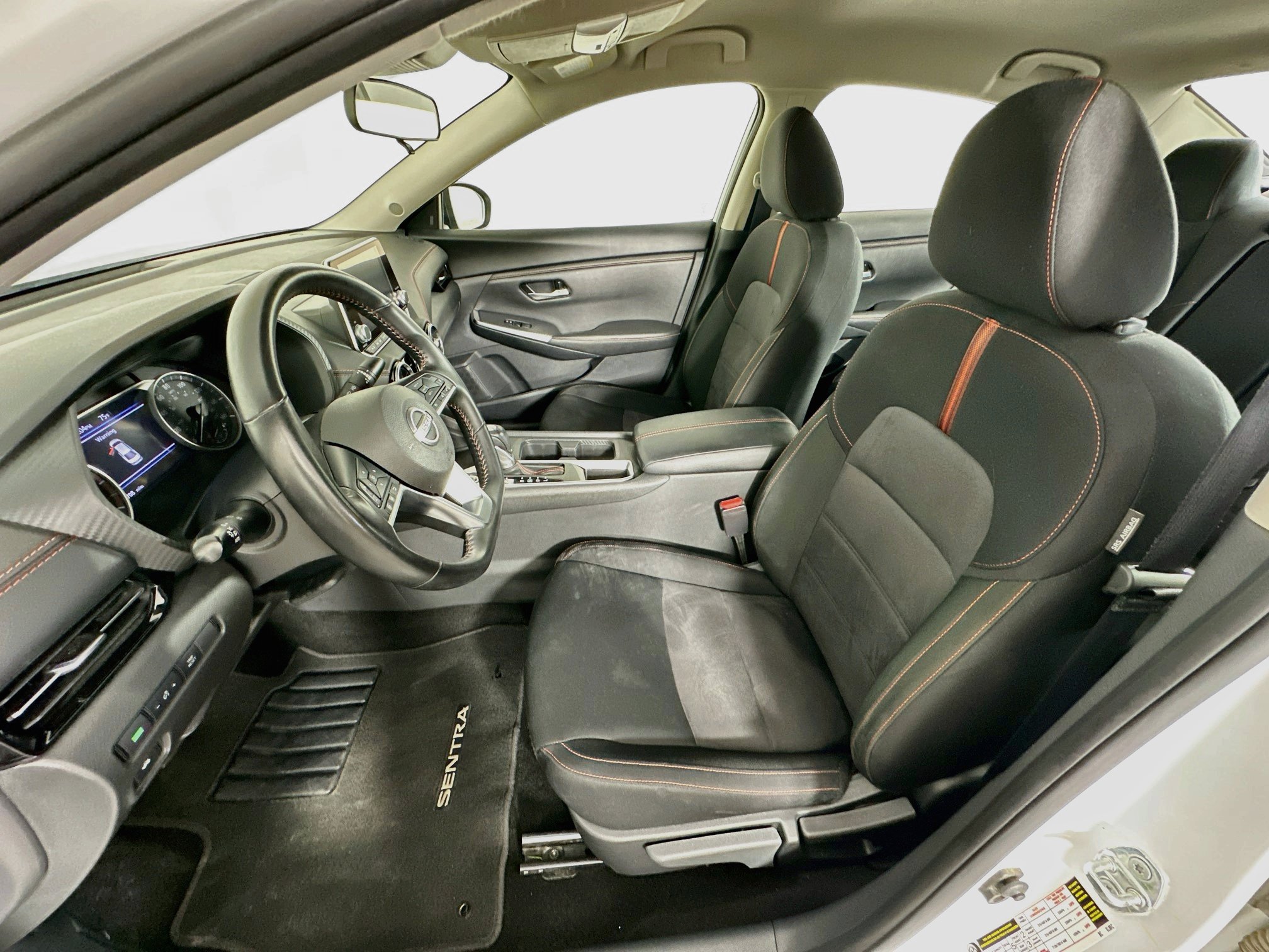 Used 2025 Nissan Sentra SR FWD image 13