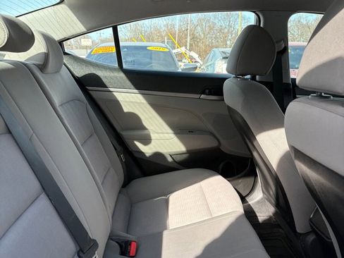Used 2017 Hyundai Elantra SE image 11