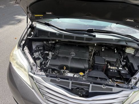 Used 2016 Toyota Sienna XLE FWD image 14
