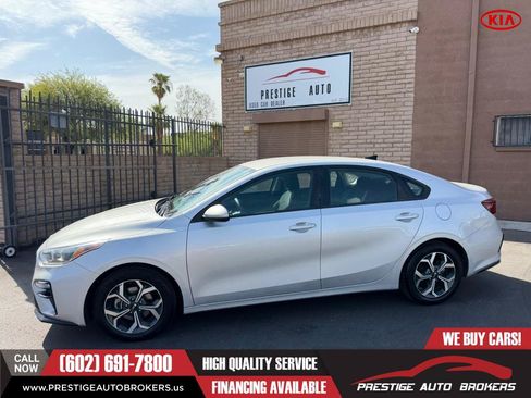 Used 2021 Kia Forte LXS FWD image 3