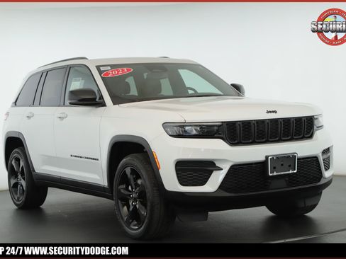 Used 2023 Jeep Grand Cherokee Altitude AWD/4WD image 1