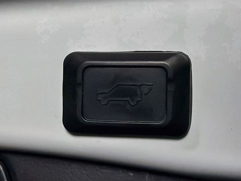 Used 2022 Toyota RAV4 XSE AWD/4WD image 29
