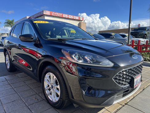 Used 2020 Ford Escape SE image 1