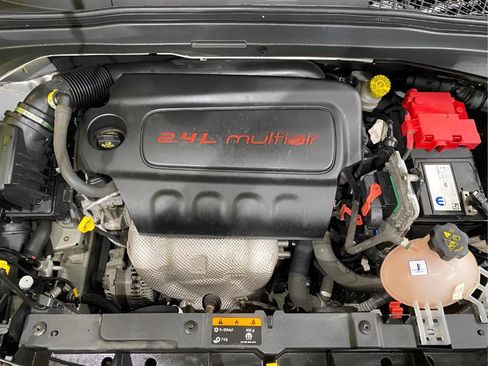 Used 2019 Jeep Renegade Altitude w/ Quick Order Package 2XM image 26