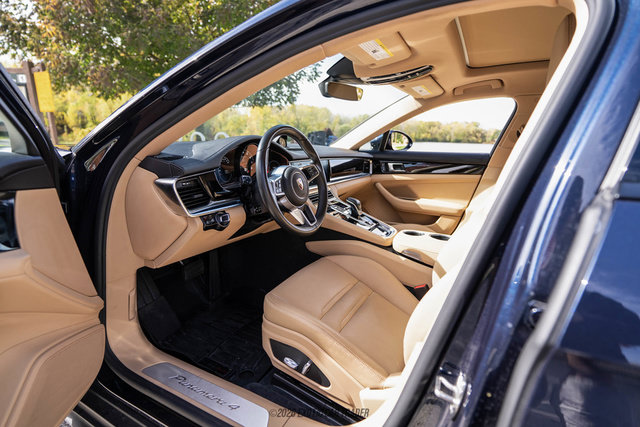 Used 2017 Porsche Panamera 4 AWD/4WD image 54